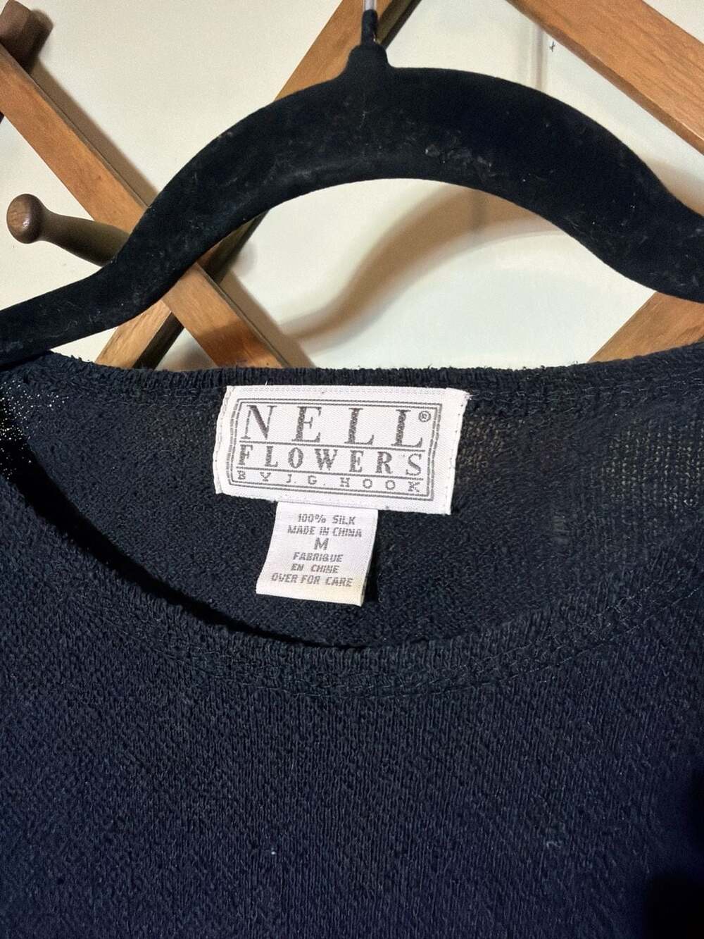 Nell Flowers by J.G. Hook 100% Silk Knit Short Sleeve Top, Size M - Picture 2 of 3